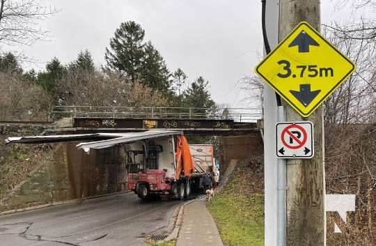 Transport Strikes Bridge Cobourg November 18, 2021, 2021720