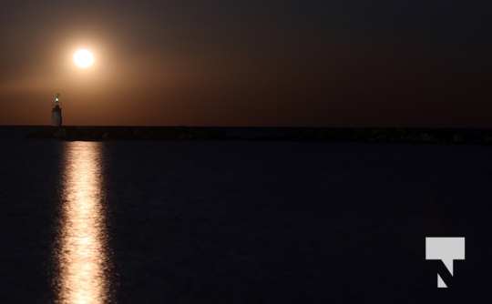 Full Moon Cobourg Harbour April 17′, 20221825