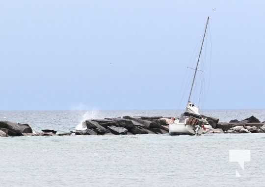 Boat Aground Cobourg May 1, 2022231