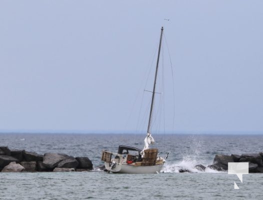 Boat Aground Cobourg May 1, 2022234