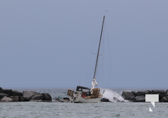 Boat Aground Cobourg May 1, 2022236