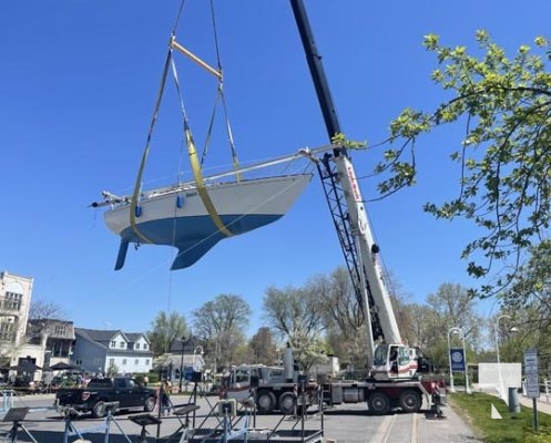 Boat Lift In Cobourg May 14, 2022461