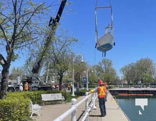 Boat Lift In Cobourg May 14, 2022462