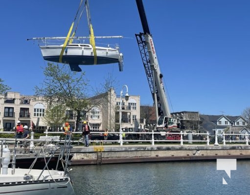Boat Lift In Cobourg May 14, 2022464