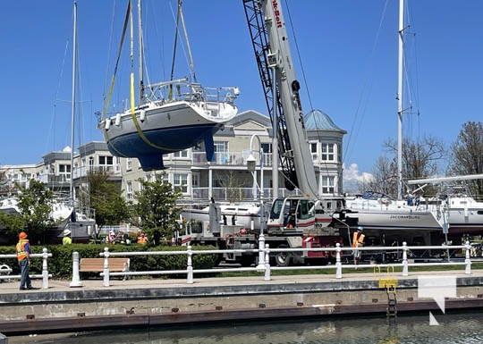 Boat Lift In Cobourg May 14, 2022467
