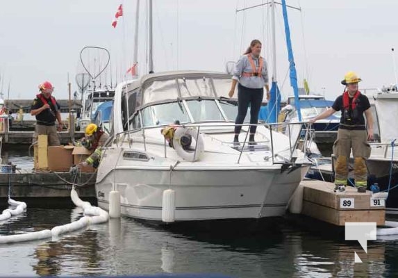 Boat Sinks Cobourg Harbour August 4, 20222858