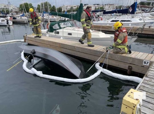 Boat Sinks Cobourg Harbour August 4, 20222864