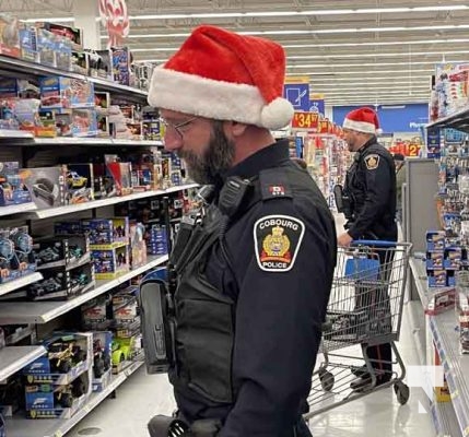 Shop With A Cop December 18, 20220745