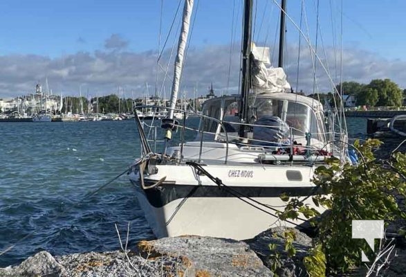 High Winds Drag Anchor Sailboat in Cobourg Harbour August 18, 20231087