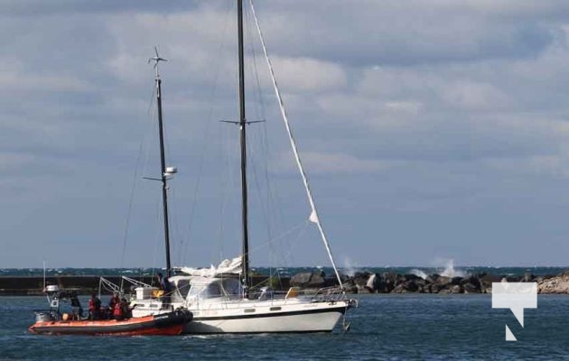 High Winds Drag Anchor Sailboat in Cobourg Harbour August 18, 20231100