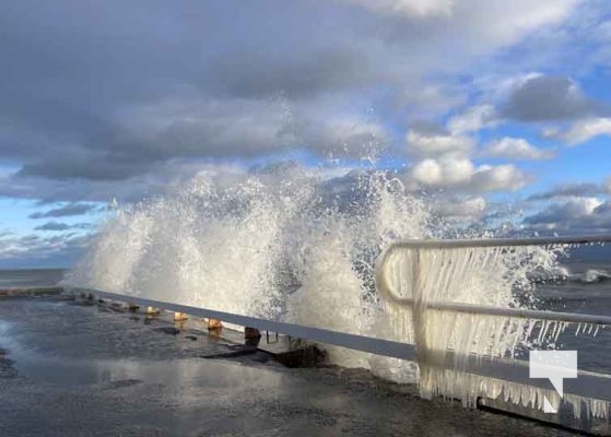 Wind Cobourg Harbour December 12, 2024 3767