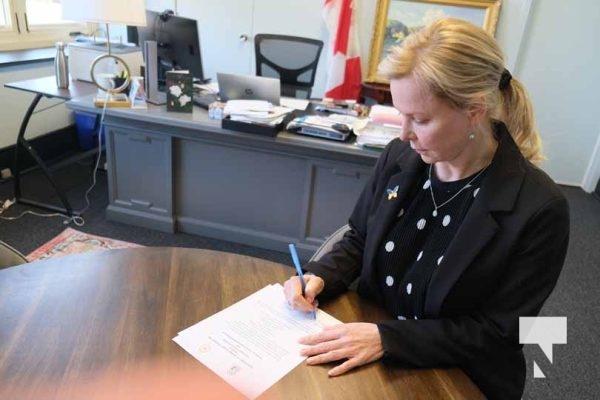 MayorHankivsky_AgreementSigning