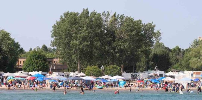August 2, 2025 crowded victoria beach5475