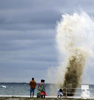 August 20, 2025 waves pier 0115