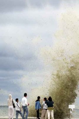 August 20, 2025 waves pier 0119