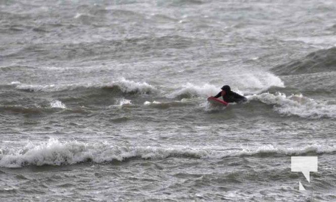 November 27, 2025 Surfing waves 3054