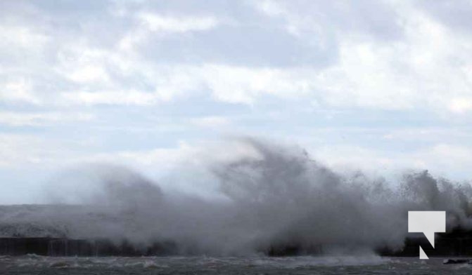 November 27, 2025 Surfing waves 3055