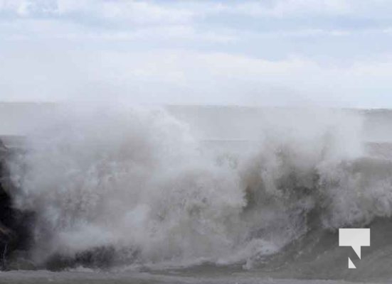 November 27, 2025 Surfing waves 3058