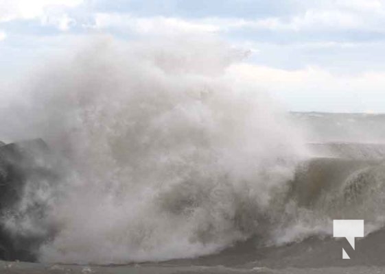 November 27, 2025 Surfing waves 3059