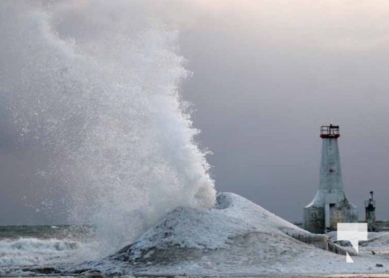 December 29, 2025 Cobourg Pier Ice 3800