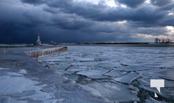 January 19, 2026 Ice Cobourg Pier4561