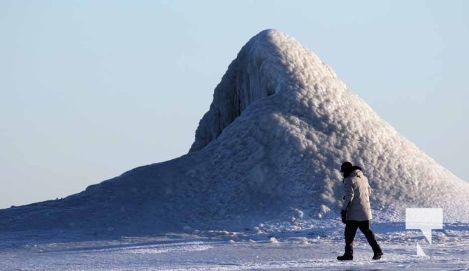February 1, 2026 Sunset Swans Icicles Moon 4953
