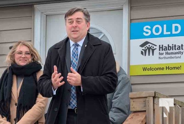 Mayor Brian Ostrander and Habitat Homeowner Anna