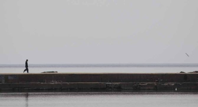 March 30, Walk Cobourg West Breakwall Pier 0437