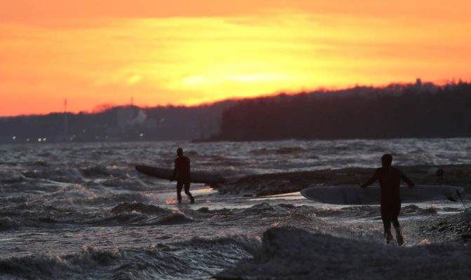 March 8, 2026 Sunset Surfing Cobourg0412