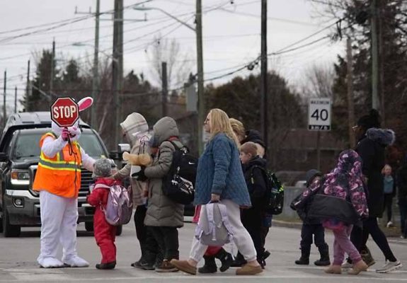 Apri 1, 2026 Easter Bunny 0497
