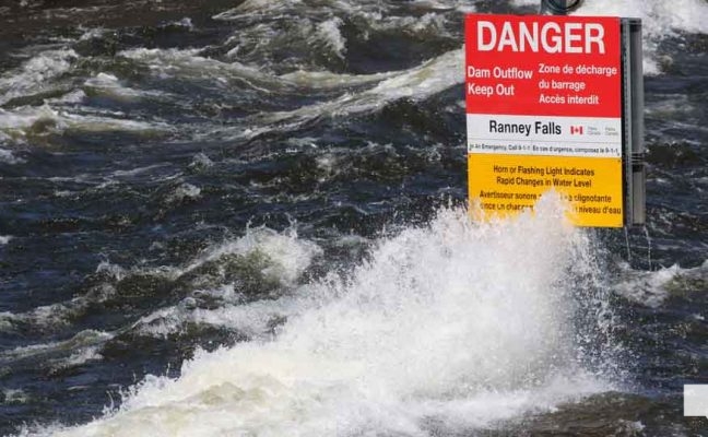 April 17, 2026 Trent Severn Campbellford Splashing Water0997