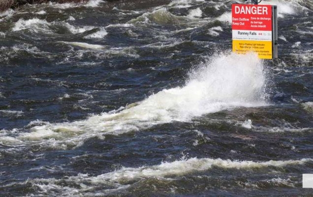 April 17, 2026 Trent Severn Campbellford Splashing Water0998