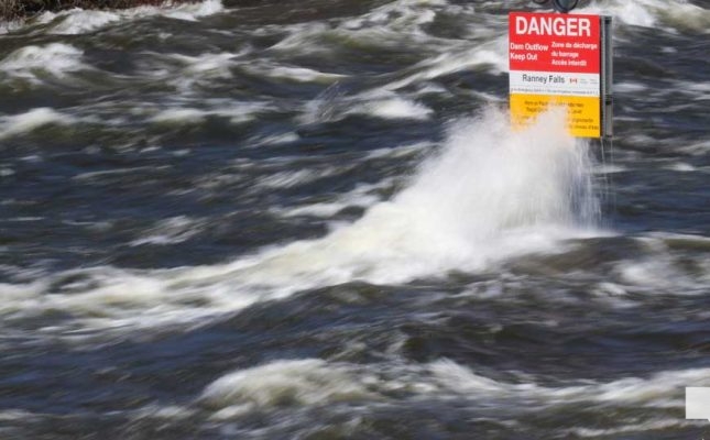 April 17, 2026 Trent Severn Campbellford Splashing Water0999