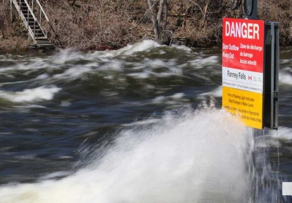 April 17, 2026 Trent Severn Campbellford Splashing Water1001