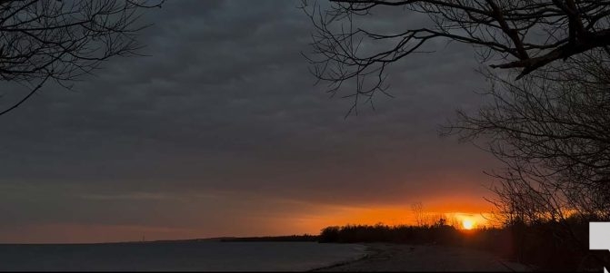 April 21, 2026 Sunset Cobourg Beach1178