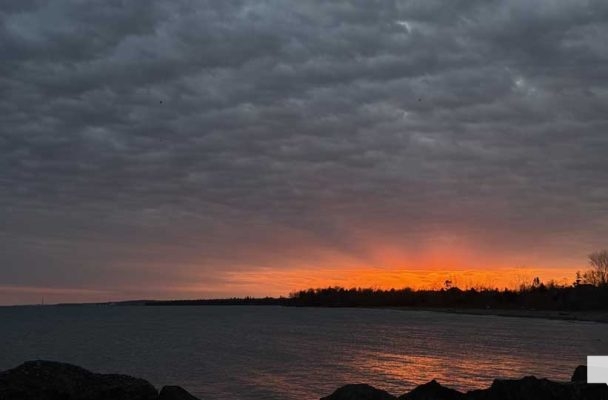 April 21, 2026 Sunset Cobourg Beach1182