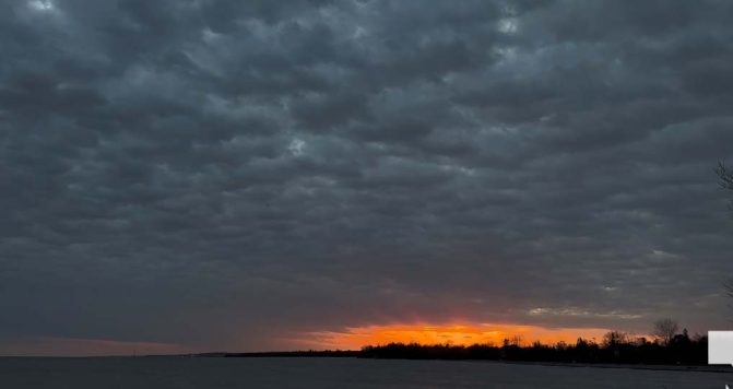 April 21, 2026 Sunset Cobourg Beach1185