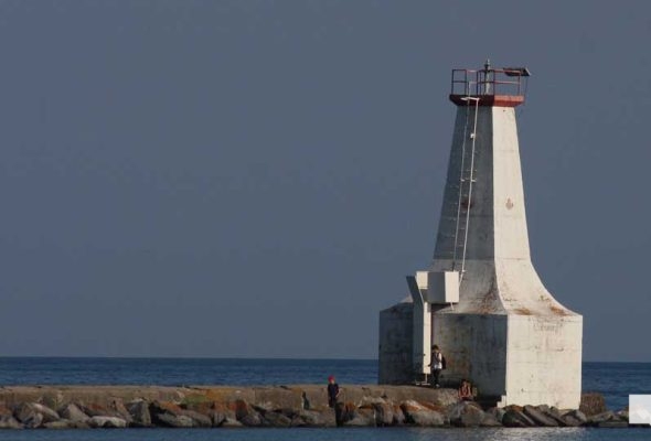 July 11, 2026 Cobourg Lighthouse Jumping Off Pier2768