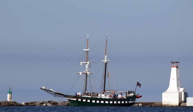 August 5, 2026 Fair Jeanne Leaving Cobourg Harbour3628